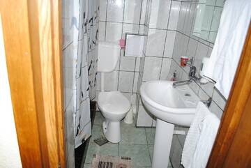 Фото номера Двухместный номер с 2 отдельными кроватями Отель Hotel West г. Шкея 16