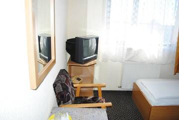 Фото номера Двухместный номер с 2 отдельными кроватями Отель Hotel West г. Шкея 26