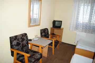 Фото номера Двухместный номер с 2 отдельными кроватями Отель Hotel West г. Шкея 11