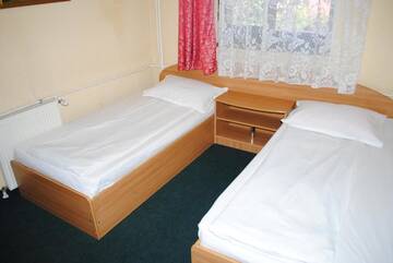 Фото номера Двухместный номер с 2 отдельными кроватями Отель Hotel West г. Шкея 33