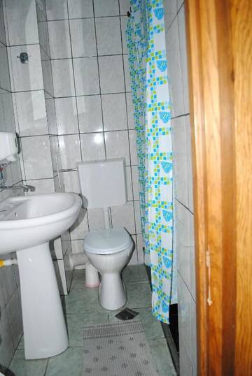Фото номера Двухместный номер с 2 отдельными кроватями Отель Hotel West г. Шкея 35